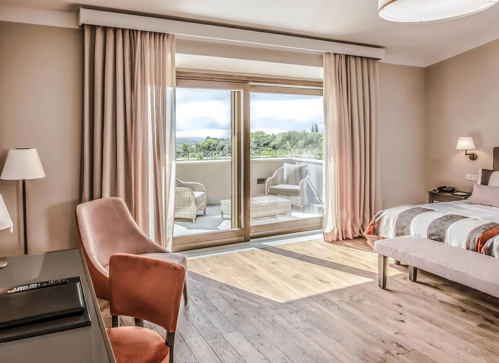 resort-castelfalfi-ristrutturazione-sottofondi-termoacustici.jpg